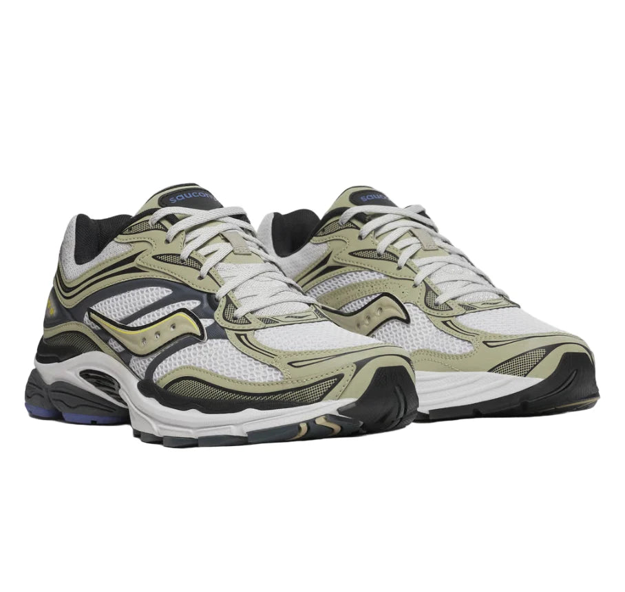 Découvrez la Saucony ProGrid Omni 9 Metallic White Gold, une sneaker rétro-running blanche aux détails dorés métallisés, avec design Y2K et amorti ProGrid vue de 3/4 face. 