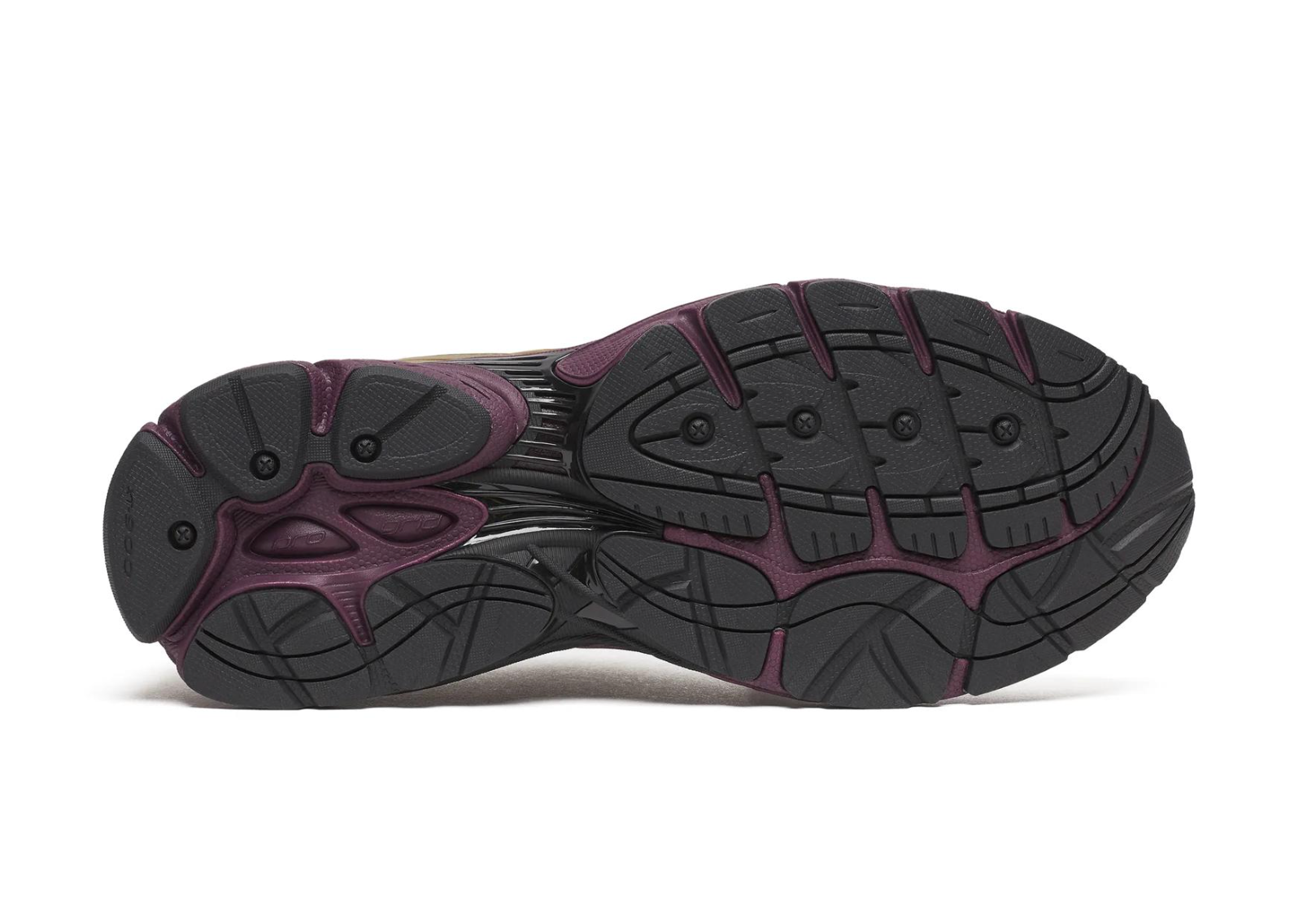 Saucony ProGrid Omni 9 Brown Bordeaux, sneaker running rétro marron et bordeaux avec tige en mesh structurée et semelle à technologie Grid vue du dessous. 