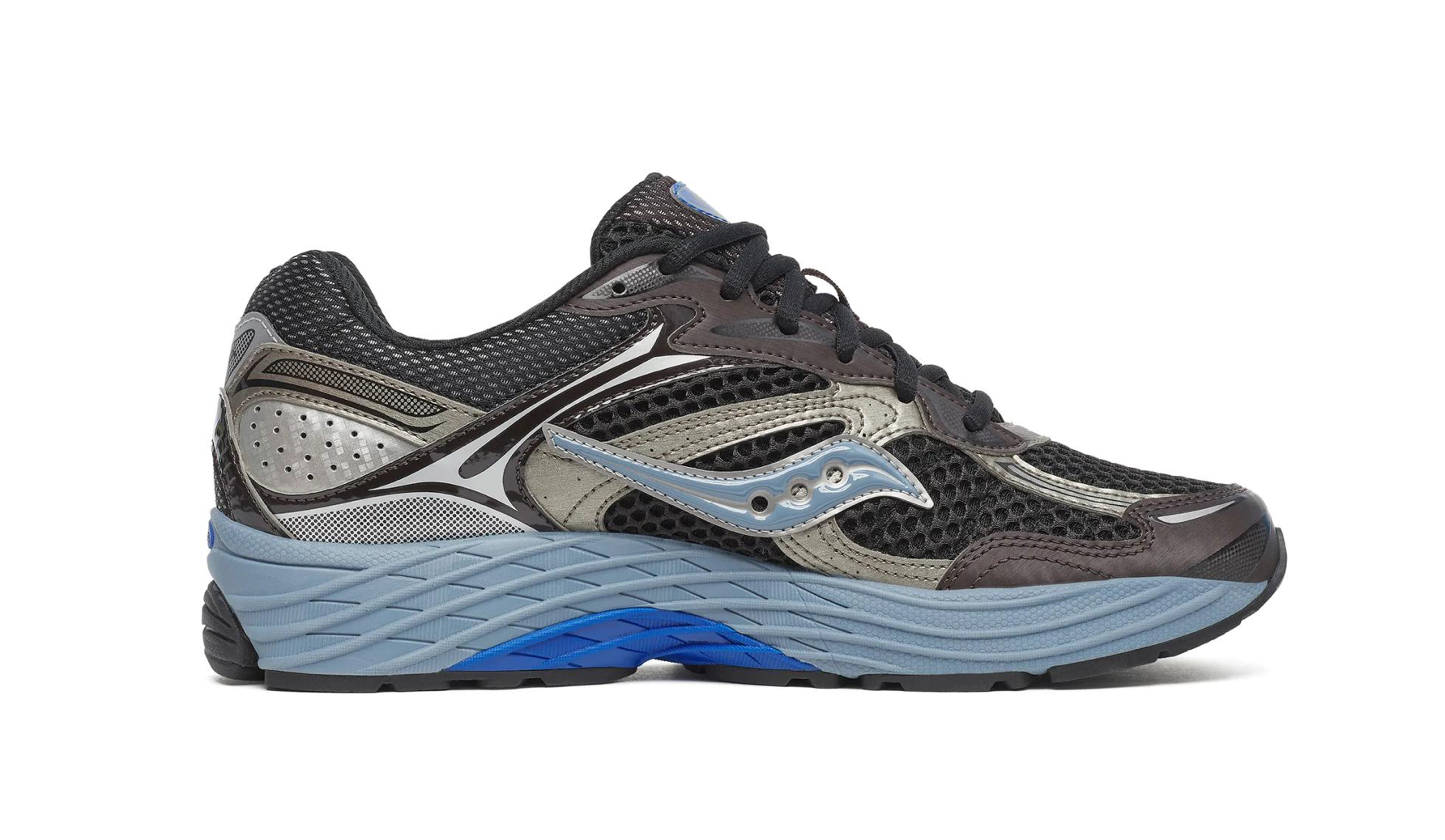 Saucony ProGrid Omni 9 Disrupt Black Torte, sneaker Saucony noire aux nuances Torte avec design running rétro, empeigne multicouche et semelle volumineuse vue de profil intérieur. 