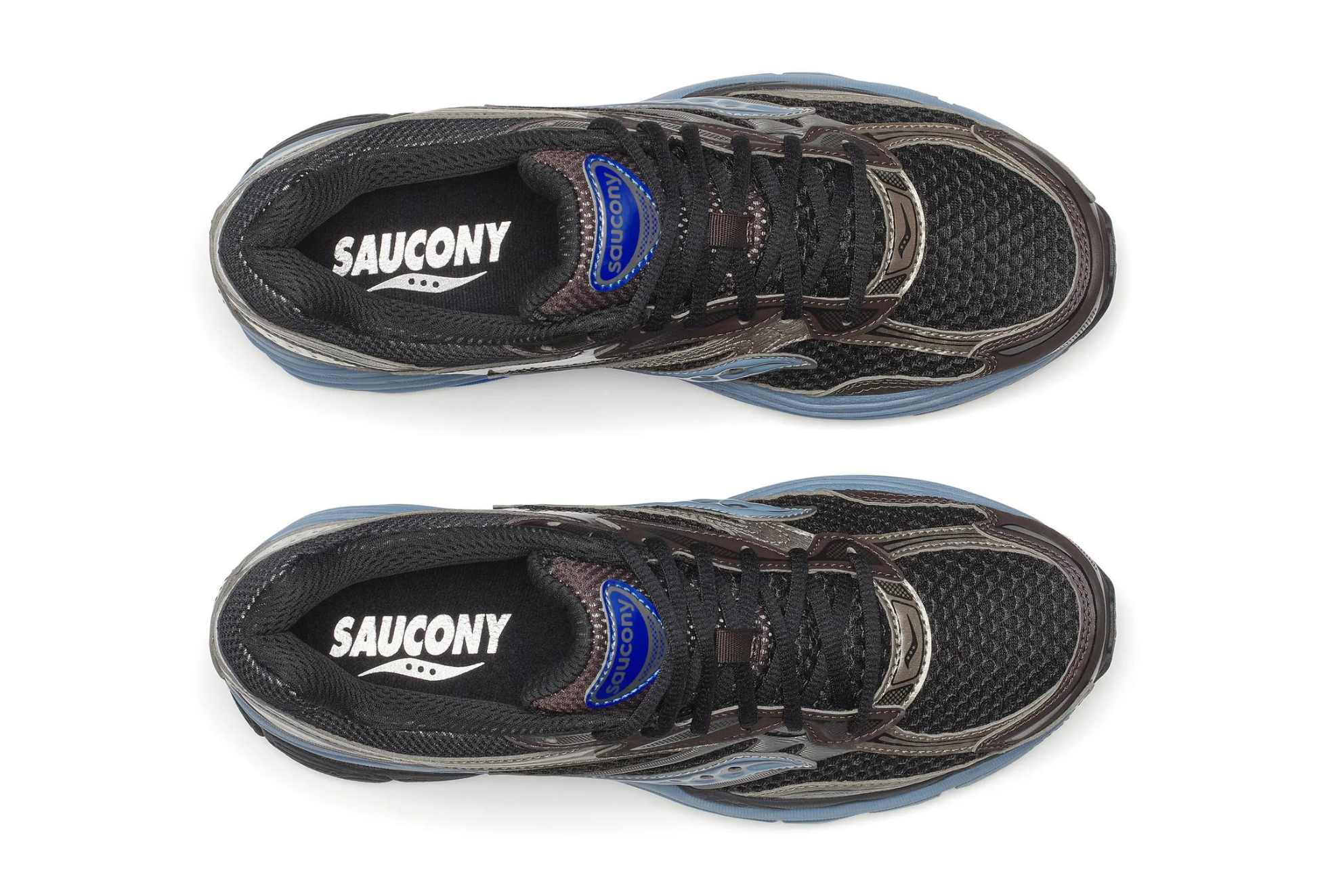 Saucony ProGrid Omni 9 Disrupt Black Torte, sneaker Saucony noire aux nuances Torte avec design running rétro, empeigne multicouche et semelle volumineuse vue du dessus. 
