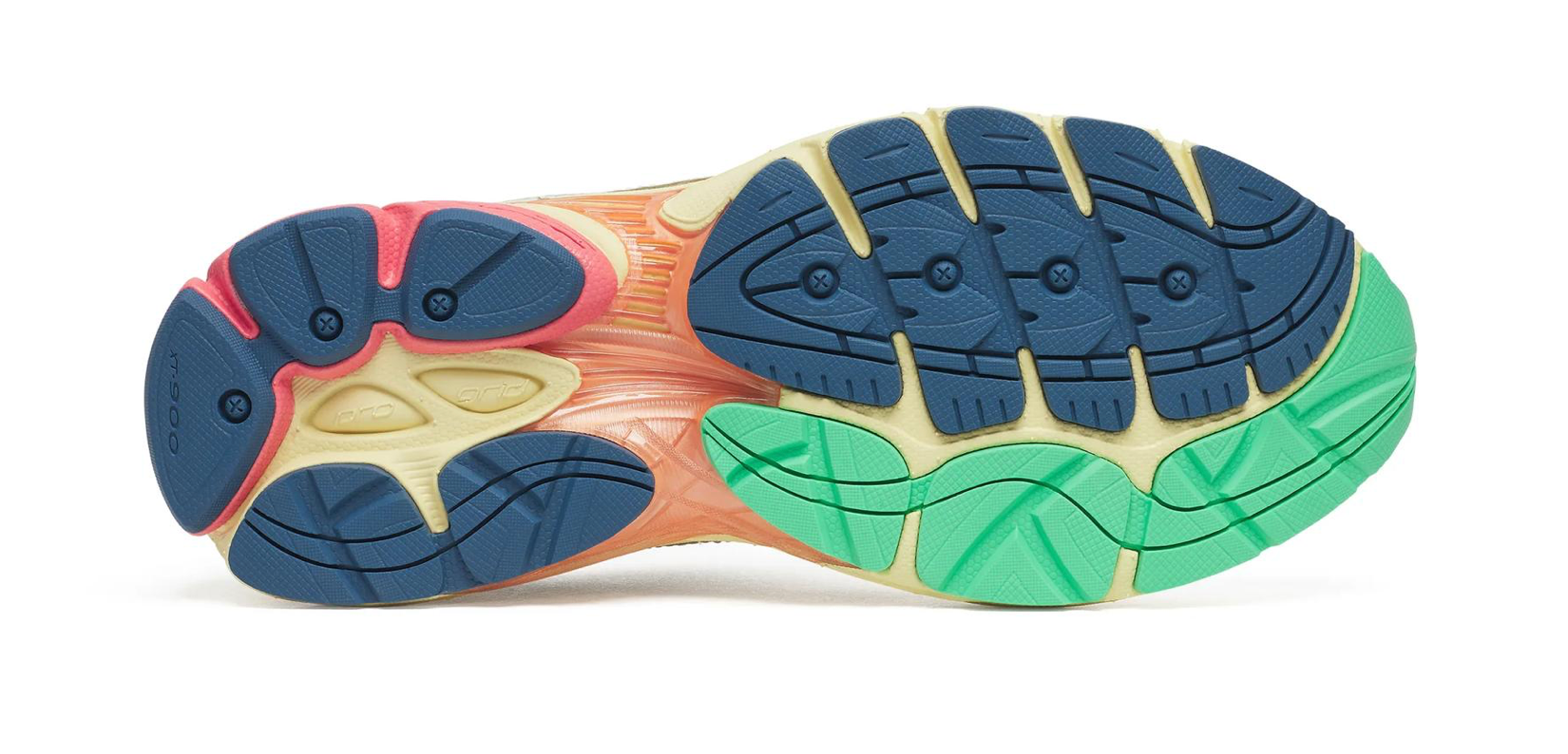 Saucony ProGrid Omni 9 Floral Beige Blue, sneaker Saucony beige et bleue aux détails floraux, avec design running rétro et empeigne multicouche vue de dessous. 