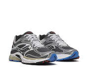 Découvrez la Saucony ProGrid Omni 9 Metallic Grey Silver, une sneaker rétro-running grise et argentée au design Y2K avec amorti ProGrid vue de 3/4 face. 