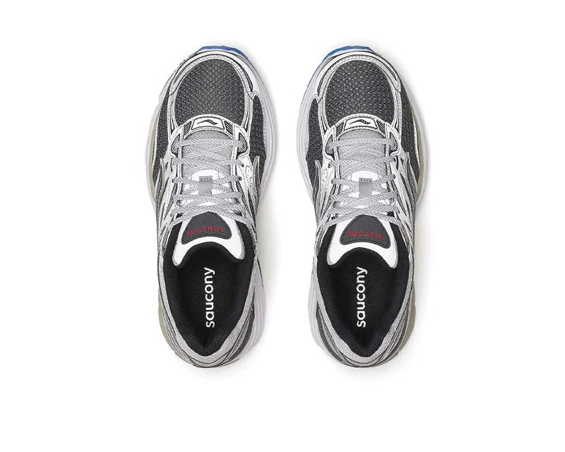 Découvrez la Saucony ProGrid Omni 9 Metallic Grey Silver, une sneaker rétro-running grise et argentée au design Y2K avec amorti ProGrid vue du dessus. 