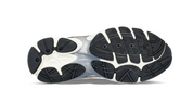 Saucony ProGrid Omni 9 Navy Grey, sneaker Saucony bleu marine et grise avec construction multicouche et silhouette technique rétro-running vue du dessous. 