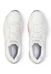 Découvrez la Saucony ProGrid Omni 9 Premium White, une sneaker rétro-running blanche au design Y2K, combinant construction technique et amorti ProGrid vue du dessus. 