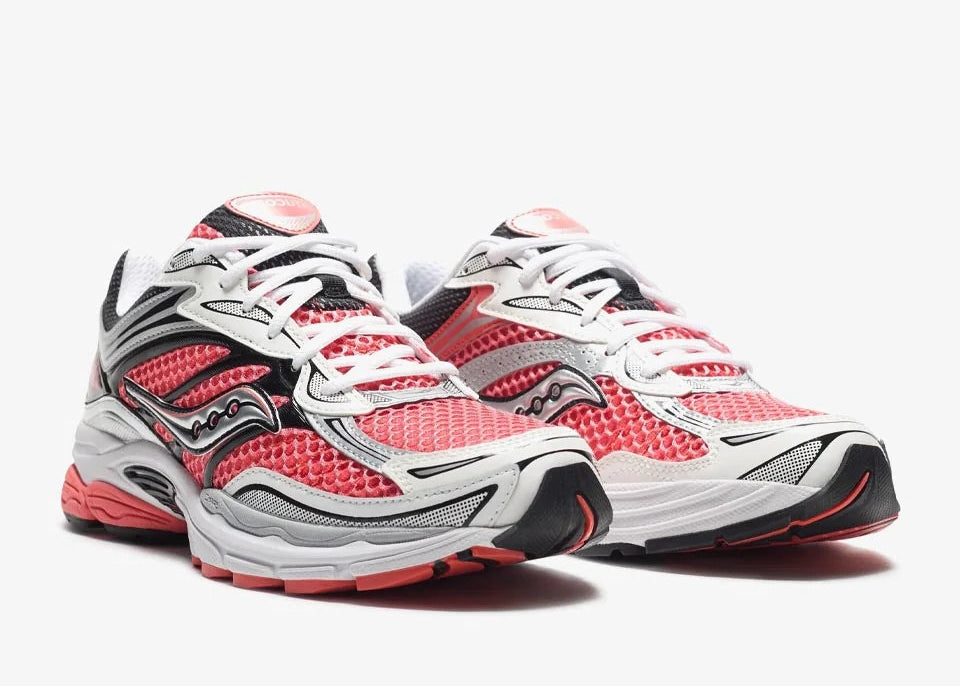 Saucony ProGrid Omni 9 Silver Coral, sneaker Saucony rétro-running argentée et corail en mesh avec empiècements techniques et amorti ProGrid.