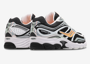 Saucony ProGrid Omni 9 Speed Shades White Black Orange, sneaker Saucony blanche, noire et orange au design technique rétro-running et à la construction multicouche vue de 3/4 arrière