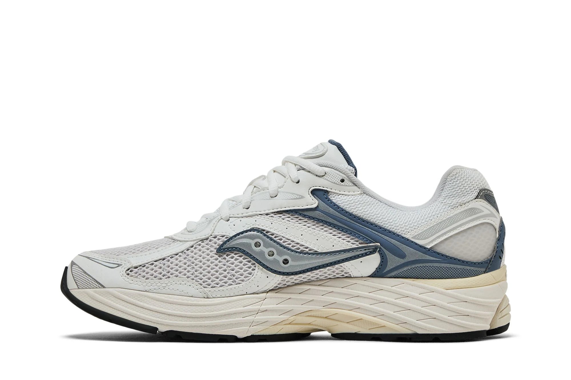 Saucony ProGrid Omni 9 Tomorrow, Meet Yesterday Pack Blue, sneaker Saucony bleue au design rétro-running Y2K avec mesh, empiècements techniques et amorti ProGrid.