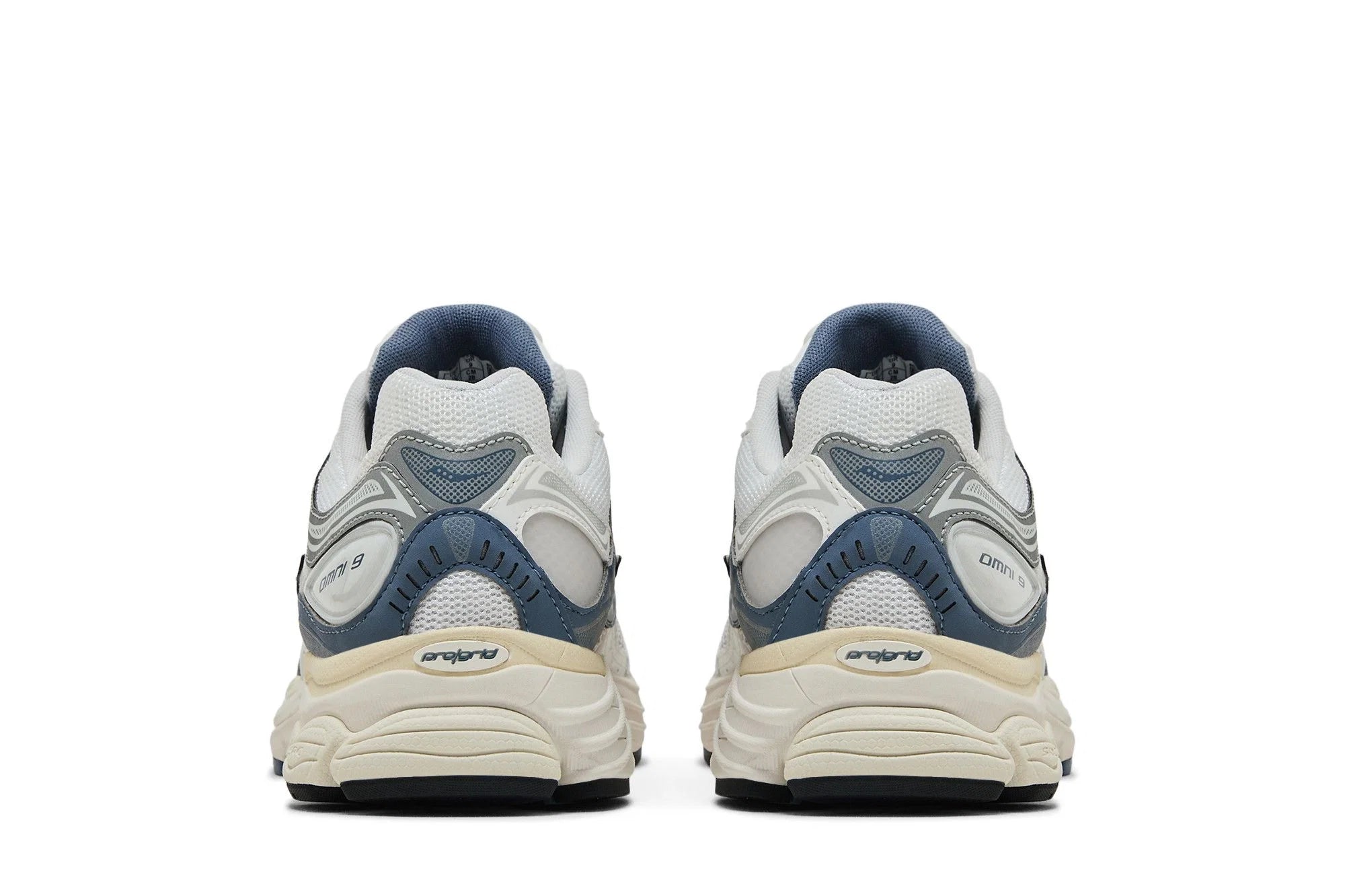Saucony ProGrid Omni 9 Tomorrow, Meet Yesterday Pack Blue, sneaker Saucony bleue au design rétro-running Y2K avec mesh, empiècements techniques et amorti ProGrid.