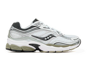 Saucony ProGrid Omni 9 White Sage, sneaker running rétro blanche en mesh avec détails vert sauge, renforts techniques et semelle Grid vue de profil. 