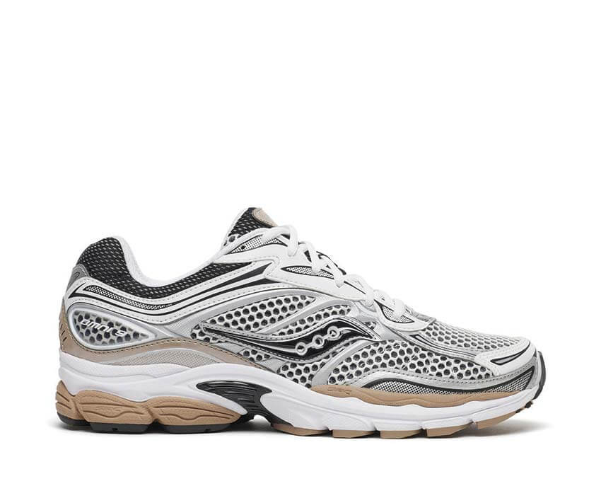 Découvrez la Saucony ProGrid Omni 9 OG White Saddle, une sneaker rétro-running blanche aux nuances Saddle, inspirée des archives Saucony des années 2000 vue de profil. 
