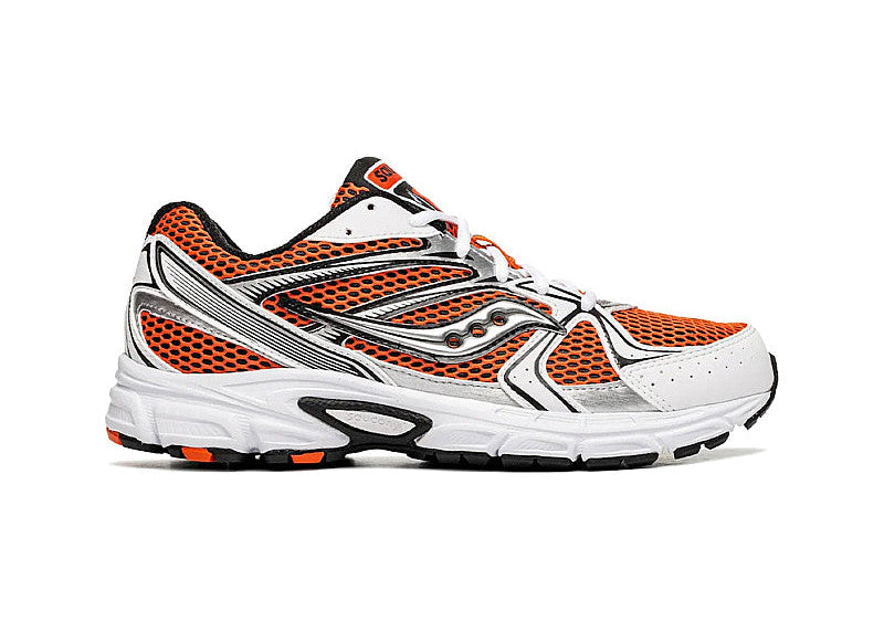 Sneakers Saucony ProGrid Omni 9 OG Green Silver en mesh respirant, avec empiècements synthétiques premium, accents argent métallisés et amorti ProGrid performant.