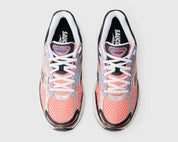 Image de la Saucony ProGrid Omni 9 Pink/Purple, sneaker rose vif et violet profond, tige mesh/daim/cuir, cage latérale TPU de maintien, semelle EVA ProGrid™, design rétro-running 2010. Vue du dessus.