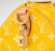 Louis Vuitton Speedy P9 Bandoulière 25 Monogram Leather Jaune Mat, sac Louis Vuitton en cuir Monogram embossé jaune mat avec poignées Toron et bandoulière ajustable.