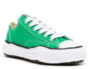 Maison Mihara Yasuhiro Peterson OG Sole Canvas Low Green avec tige en toile de coton verte, semelle OG Sole sculptée en caoutchouc et silhouette basse au design contemporain.