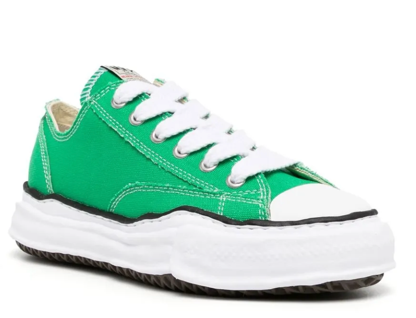 Maison Mihara Yasuhiro Peterson OG Sole Canvas Low Green avec tige en toile de coton verte, semelle OG Sole sculptée en caoutchouc et silhouette basse au design contemporain.