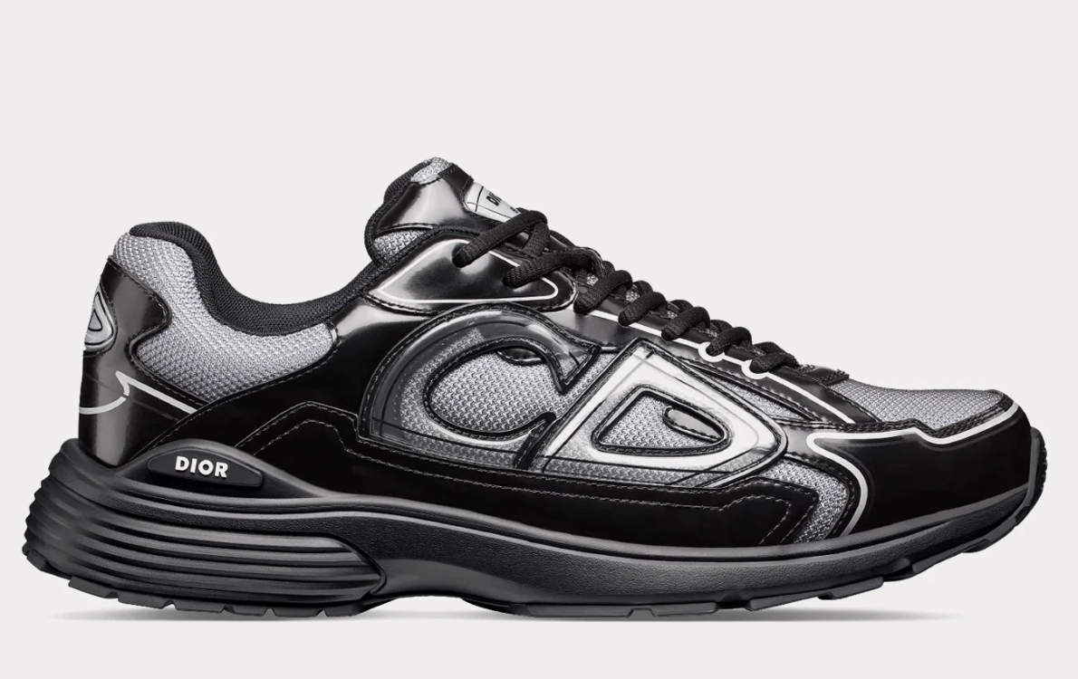 Dior B30 Light Gray Gray avec tige en mesh respirant, empiècements en cuir et matières techniques gris clair et gris, silhouette running moderne et semelle en caoutchouc.
