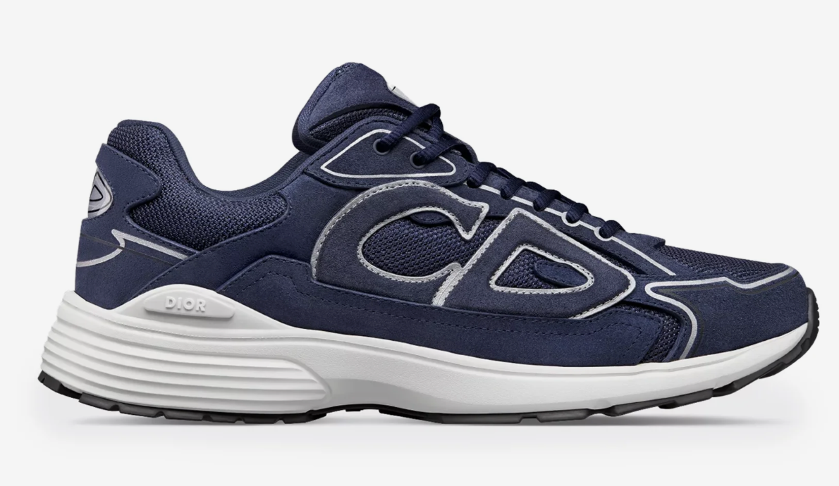 Dior B30 Navy Blue Suede avec tige en mesh respirant, empiècements en daim bleu marine et matières techniques, silhouette running moderne et semelle en caoutchouc.