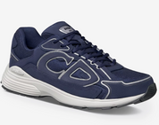 Dior B30 Navy Blue Suede avec tige en mesh respirant, empiècements en daim bleu marine et matières techniques, silhouette running moderne et semelle en caoutchouc. 