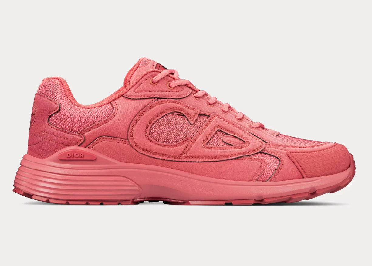 Dior x Stone Island B30 Sneaker Red avec tige en mesh respirant, empiècements en cuir et matières techniques rouges, silhouette running moderne et semelle en caoutchouc.