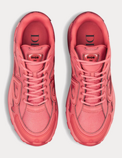 Dior x Stone Island B30 Sneaker Red avec tige en mesh respirant, empiècements en cuir et matières techniques rouges, silhouette running moderne et semelle en caoutchouc.