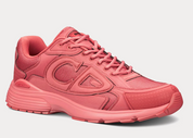 Dior x Stone Island B30 Sneaker Red avec tige en mesh respirant, empiècements en cuir et matières techniques rouges, silhouette running moderne et semelle en caoutchouc.