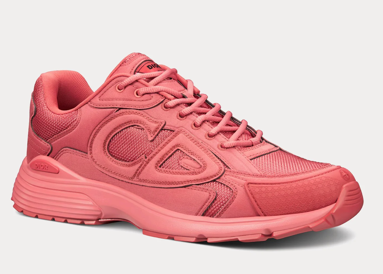 Dior x Stone Island B30 Sneaker Red avec tige en mesh respirant, empiècements en cuir et matières techniques rouges, silhouette running moderne et semelle en caoutchouc.