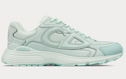 Dior x Stone Island B30 Sneaker Light Green avec tige en mesh respirant, empiècements en cuir et matières techniques vert clair, silhouette running moderne et semelle en caoutchouc.