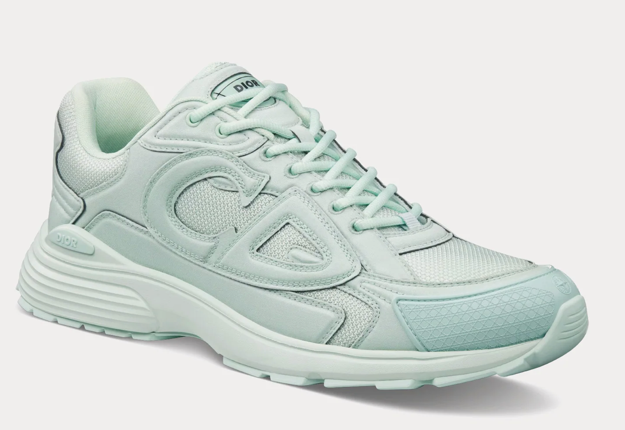 Dior x Stone Island B30 Sneaker Light Green avec tige en mesh respirant, empiècements en cuir et matières techniques vert clair, silhouette running moderne et semelle en caoutchouc.