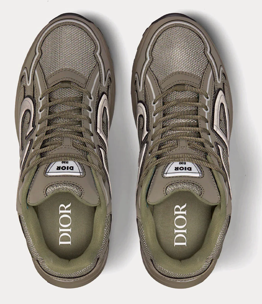 Dior B30 Low Top Olive avec tige en mesh respirant, empiècements en cuir et matières techniques olive, silhouette running moderne et semelle en caoutchouc.