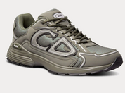 Dior B30 Low Top Olive avec tige en mesh respirant, empiècements en cuir et matières techniques olive, silhouette running moderne et semelle en caoutchouc.