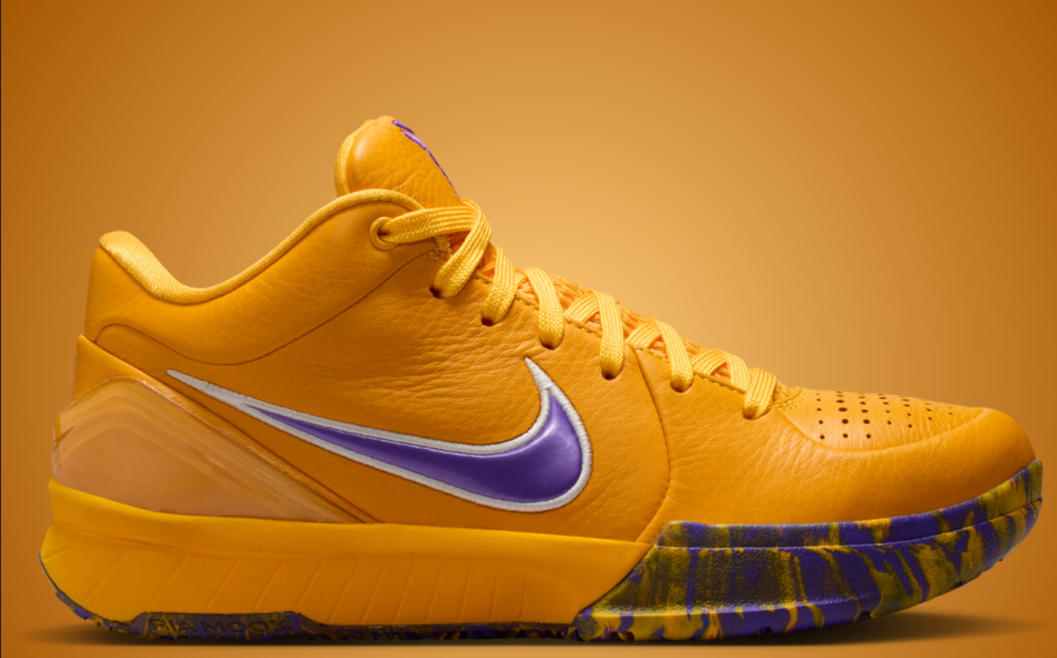 Nike Kobe 4 Protro Draft Day Pack Los Angeles Lakers avec tige en mesh technique, empiècements synthétiques, amorti Zoom Air, mousse Cushlon et coloris inspiré des Los Angeles Lakers.