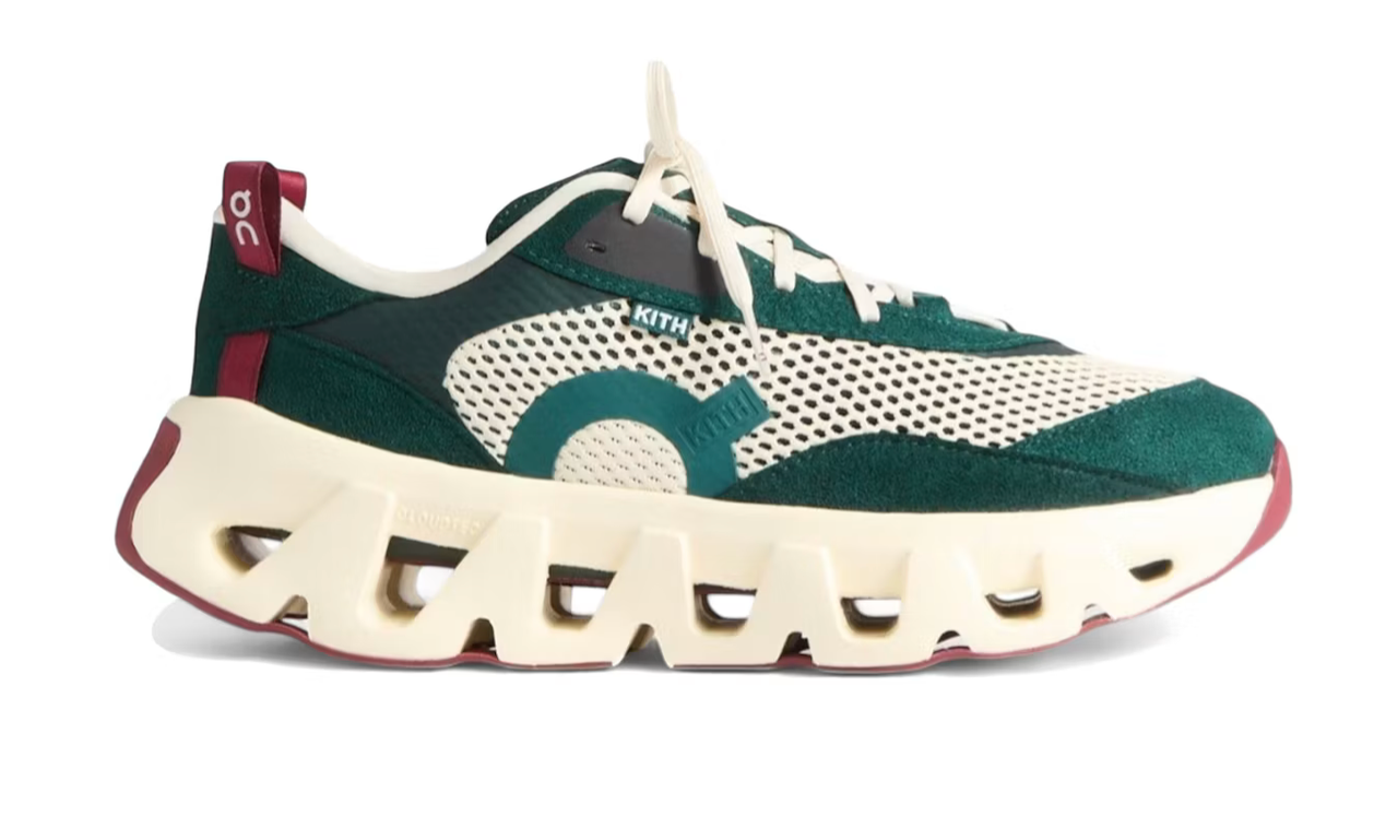 On Running K-Tech 2 Kith Spirulina Barley verte et beige en mesh et suède synthétique avec amorti Helion™, Speedboard® et Kith Monogram.