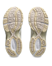 chaussure de runninng ASICS GEL 1130 BEIGE CREME , blanc , semelle confortable , vue du dessous