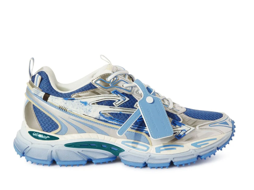 Découvrez la OFF-WHITE Be Right Back Silver Blue, une sneaker premium inspirée du running avec matériaux techniques, finitions argentées et bleues et design contemporain.
