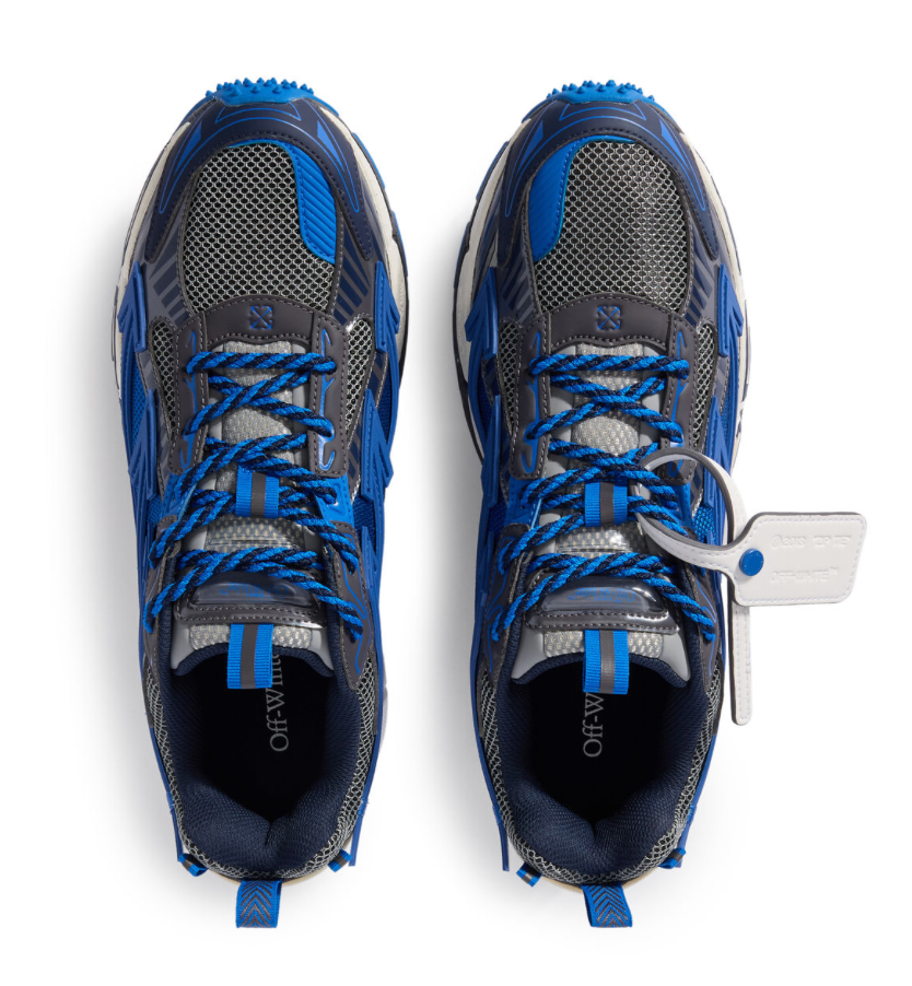 OFF-WHITE Be Right Back Gunmetal Navy Blue avec tige en mesh respirant, empiècements synthétiques gris métallisé et bleu marine, silhouette running moderne et semelle épaisse en caoutchouc.