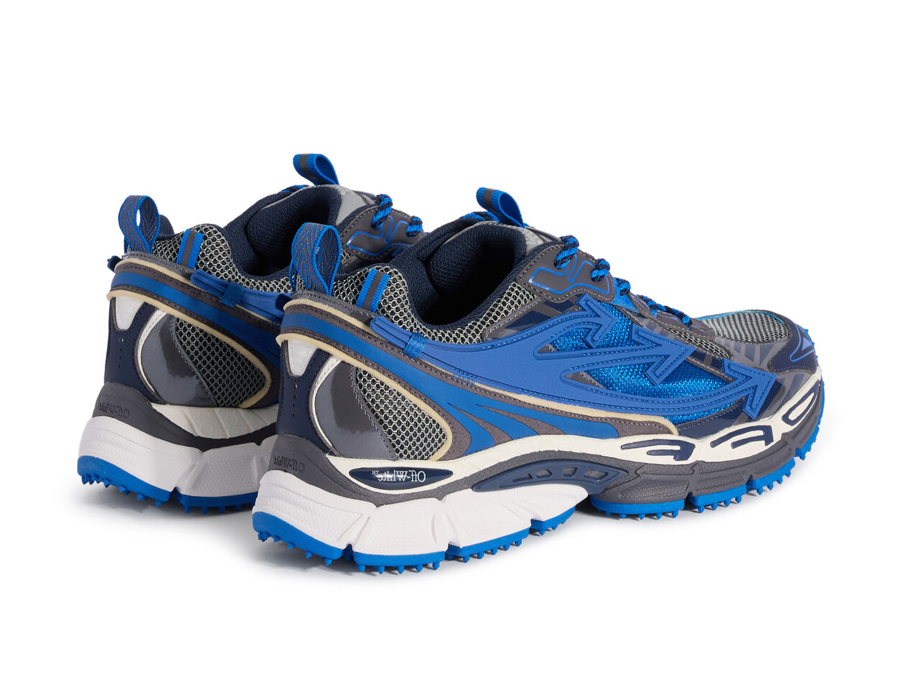OFF-WHITE Be Right Back Gunmetal Navy Blue avec tige en mesh respirant, empiècements synthétiques gris métallisé et bleu marine, silhouette running moderne et semelle épaisse en caoutchouc.