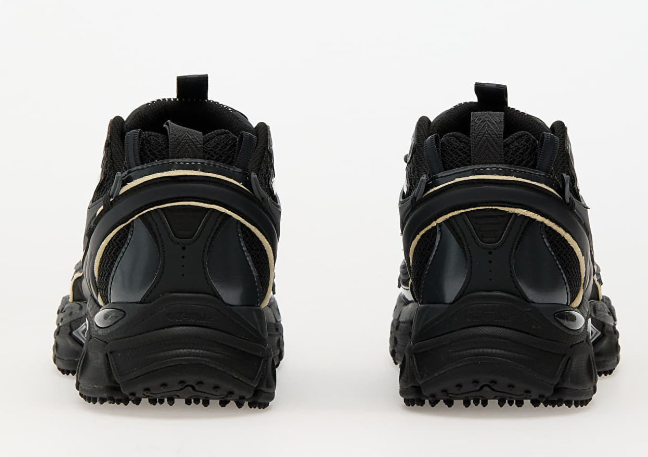 OFF-WHITE Be Right Back Black avec tige en mesh respirant, empiècements en cuir, daim et matières synthétiques noires, silhouette running moderne et semelle en caoutchouc.