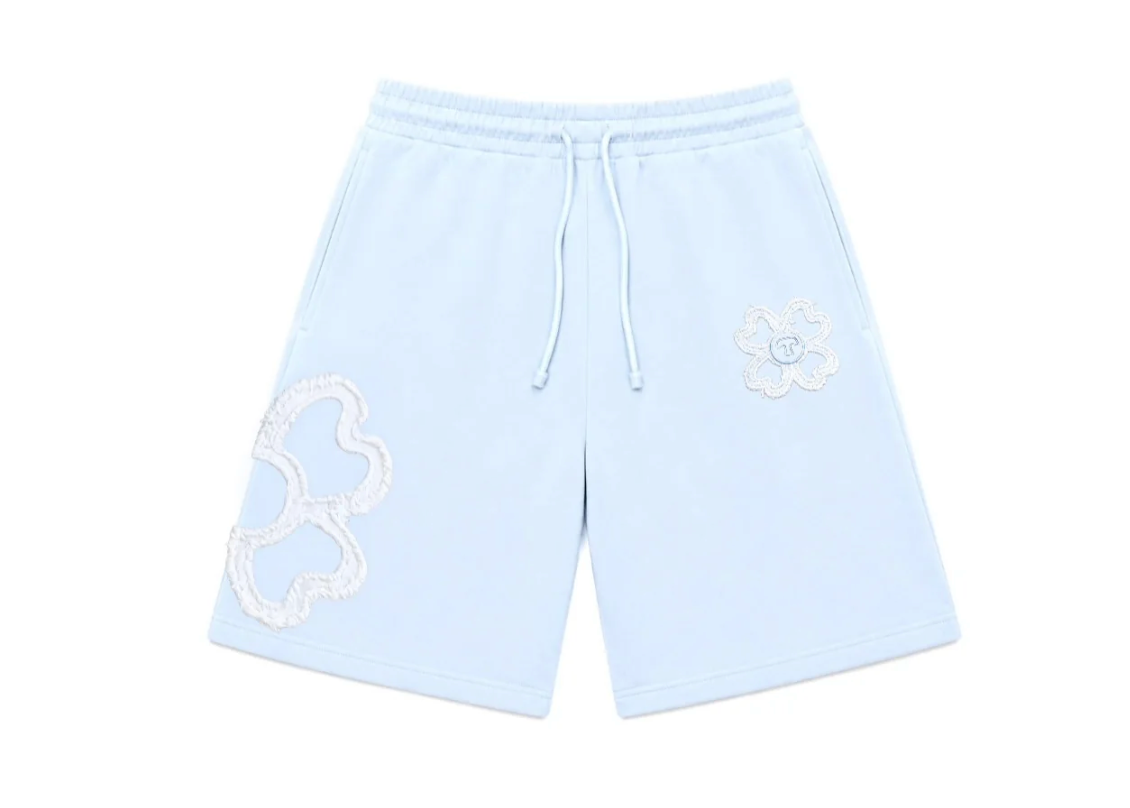 Short Torom Bleu, short bleu Torom à la coupe confortable et décontractée au style streetwear contemporain.