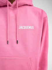 Sweat Jacquemus rose en coton premium avec coupe moderne et logo discret intégré