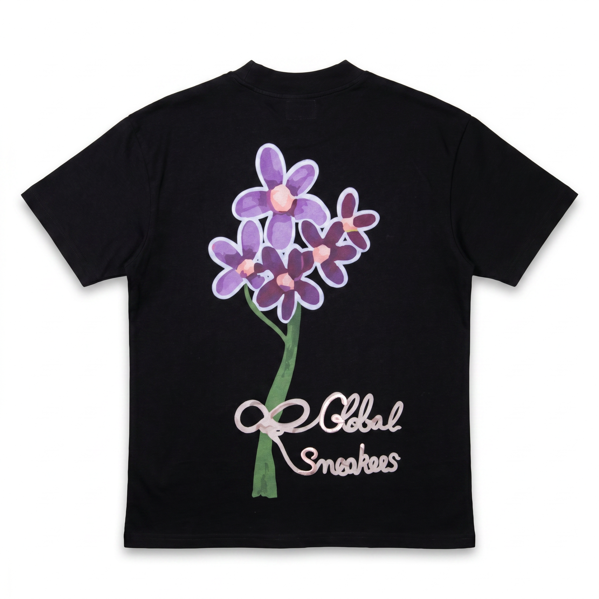 T-shirt Global Sneakers Concrete Bloom en coton premium 230 g fabriqué au Portugal, avec illustration florale signature sur la poitrine et dans le dos, disponible en Noir, Blanc, Lila et Verdeau.