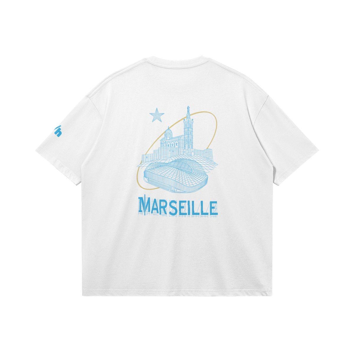 T-shirt blanc Global Sneakers x Ailleurs/Higher Marseille sérigraphie bleue – design exclusif avec monuments marseillais, vue de dos monument bleu