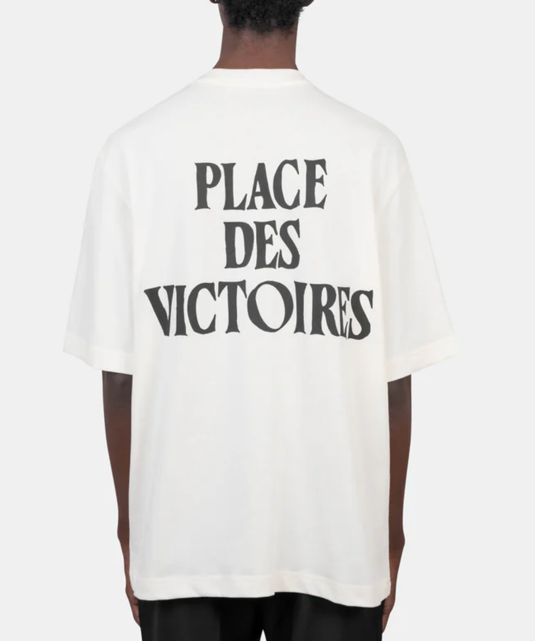 Tee-shirt AMI Paris Beige Place des Victoires à manches courtes avec logo et coloris beige.
