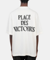 Tee-shirt AMI Paris Beige Place des Victoires à manches courtes avec logo et coloris beige.
