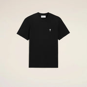Tee-shirt AMI Paris noir à manches courtes avec logo Ami de Cœur blanc sur la poitrine.