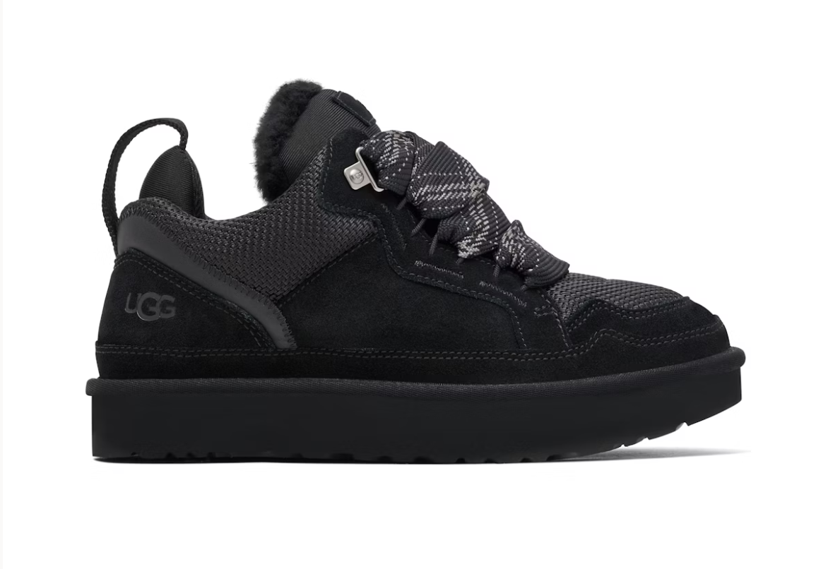 UGG LowUGG Lowmel Black en suede noir avec intérieur UGGplush™ et semelle Treadlite adhérente. Vue face