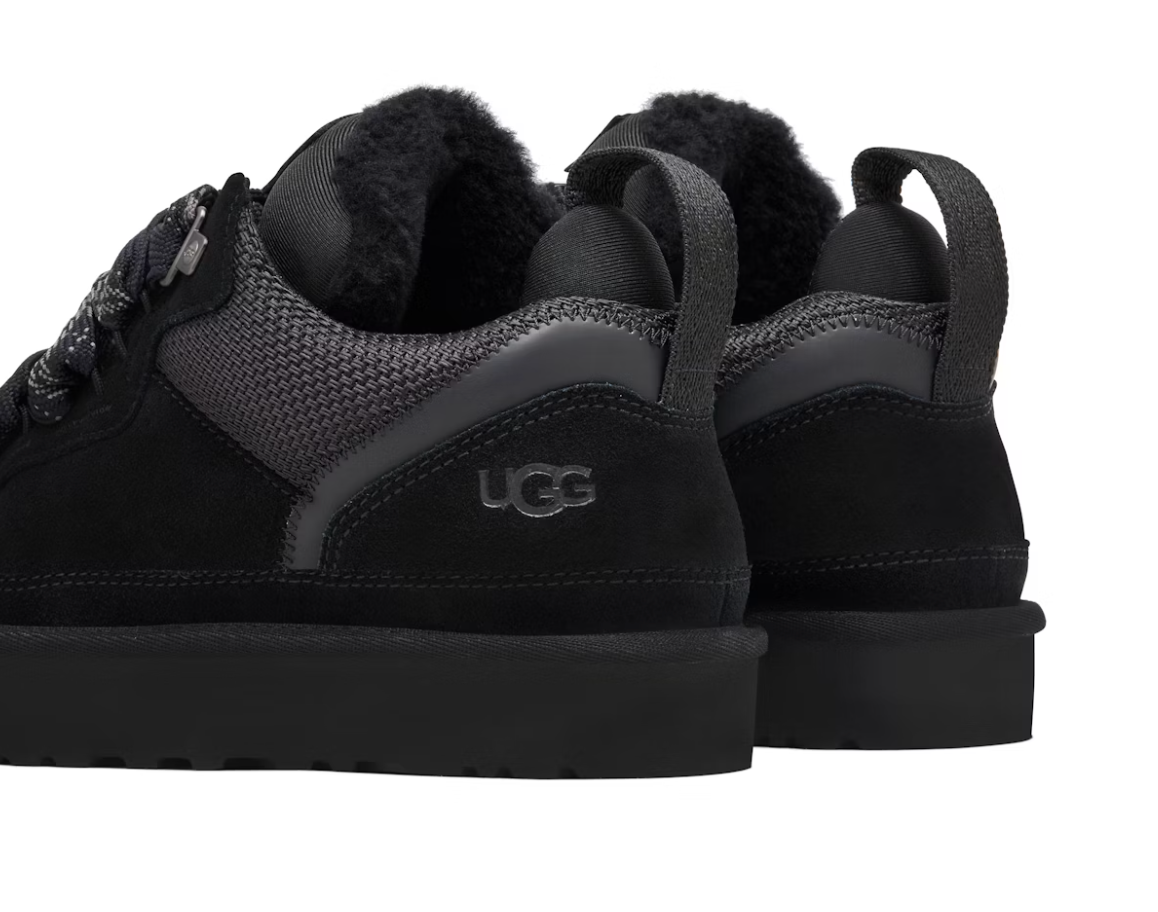 UGG Lowmel Black en suede noir avec intérieur UGGplush™ et semelle Treadlite adhérente. Vue arrière 