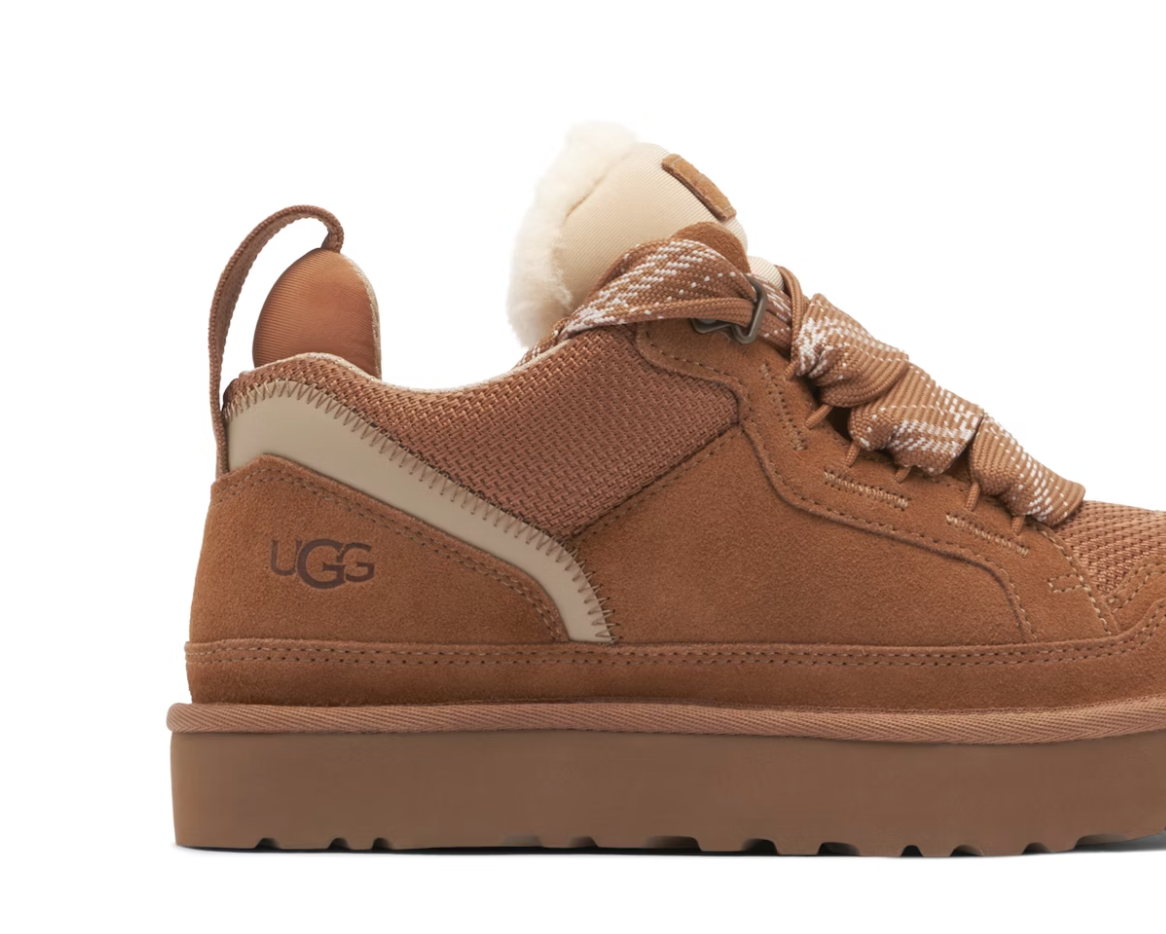 UGG Lowmel Chestnut en suede marron avec intérieur UGGplush™ et semelle Treadlite légère et adhérente.