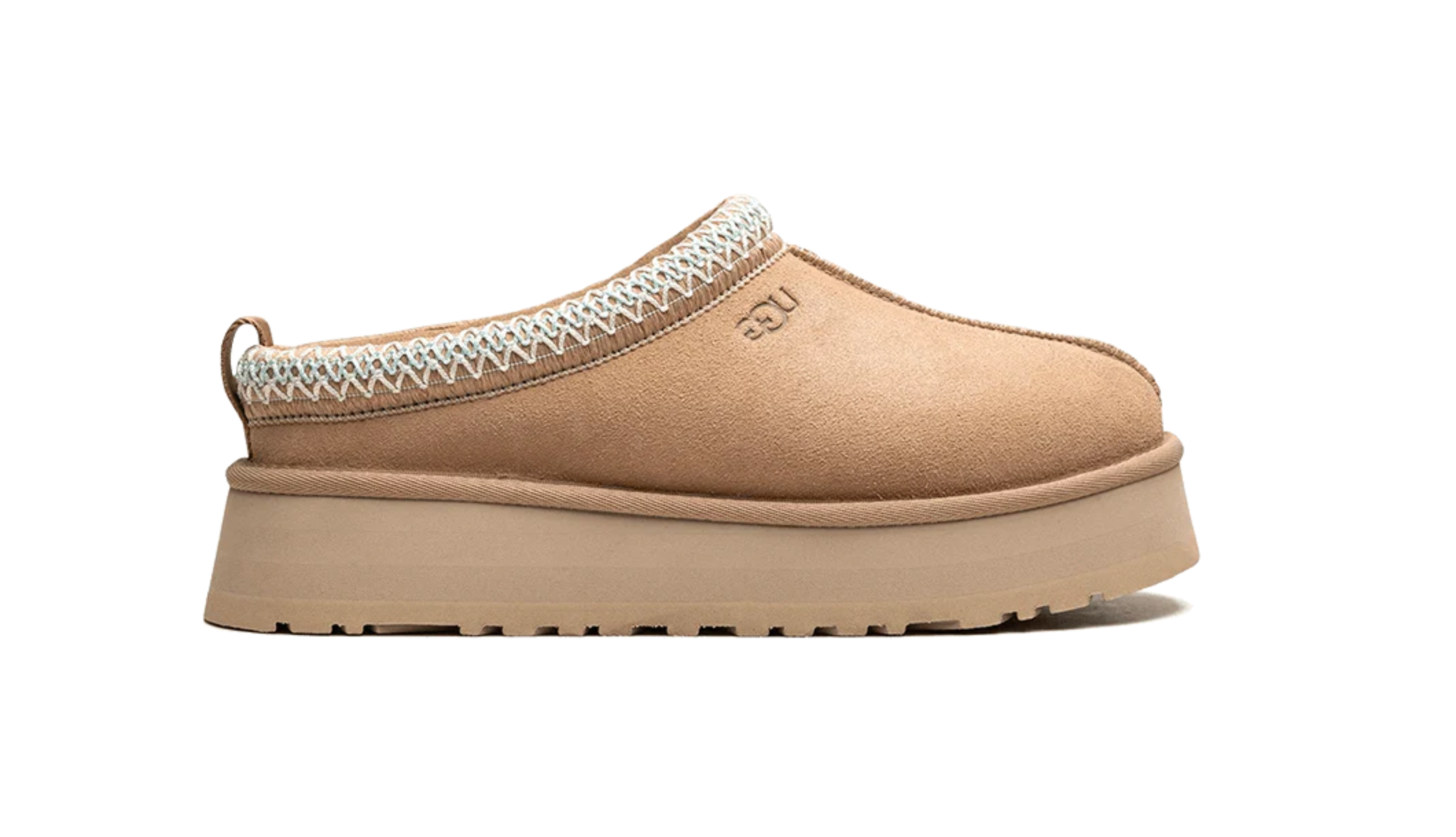UGG Tazz Slipper Sand en suede beige avec intérieur UGGplush™ et semelle plateforme SugarSole.


