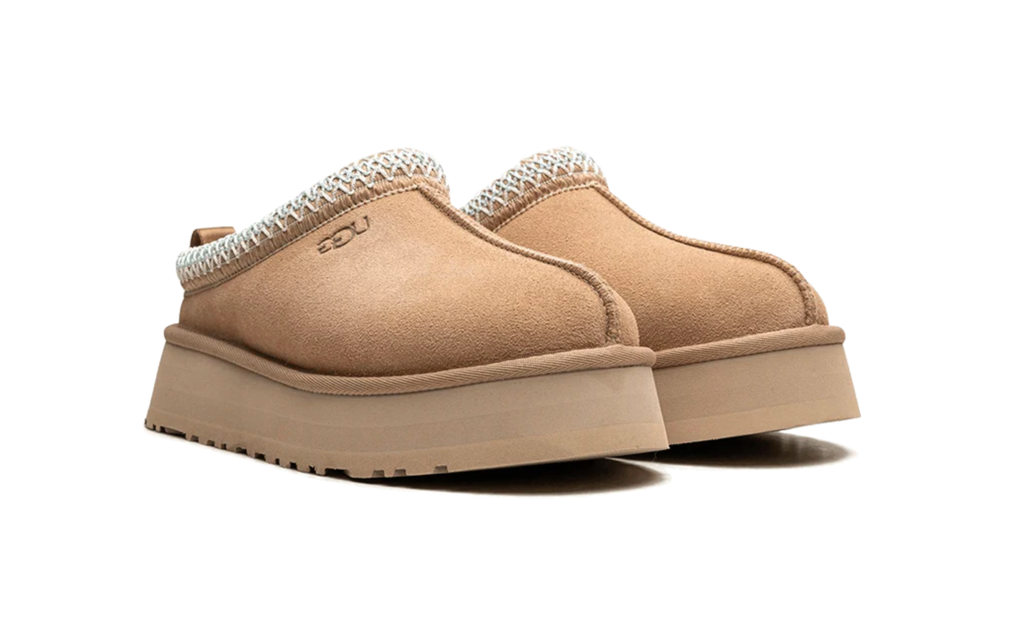 UGG Tazz Slipper Sand en suede beige avec intérieur UGGplush™ et semelle plateforme SugarSole.